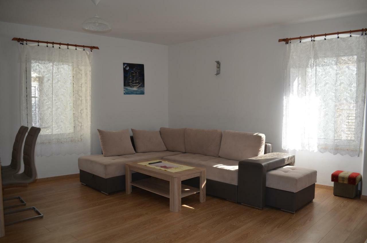 Apartment Michael Krk Town Eksteriør billede